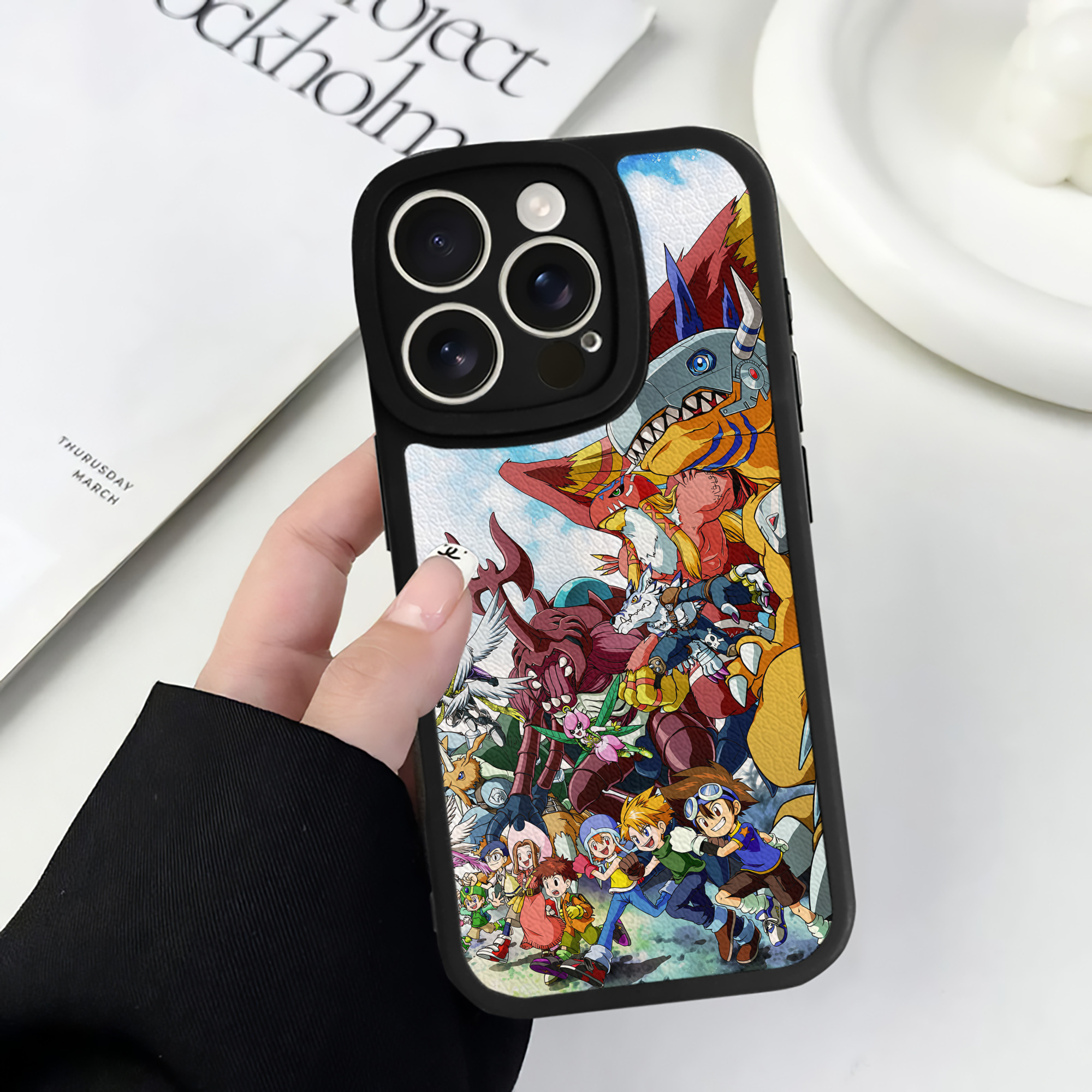 （画像用） Digimon デジタルモンスター/デジモン 【iPhone 16シリーズ対応】シリコンスマホケース（レザー調） 材質：シリコン